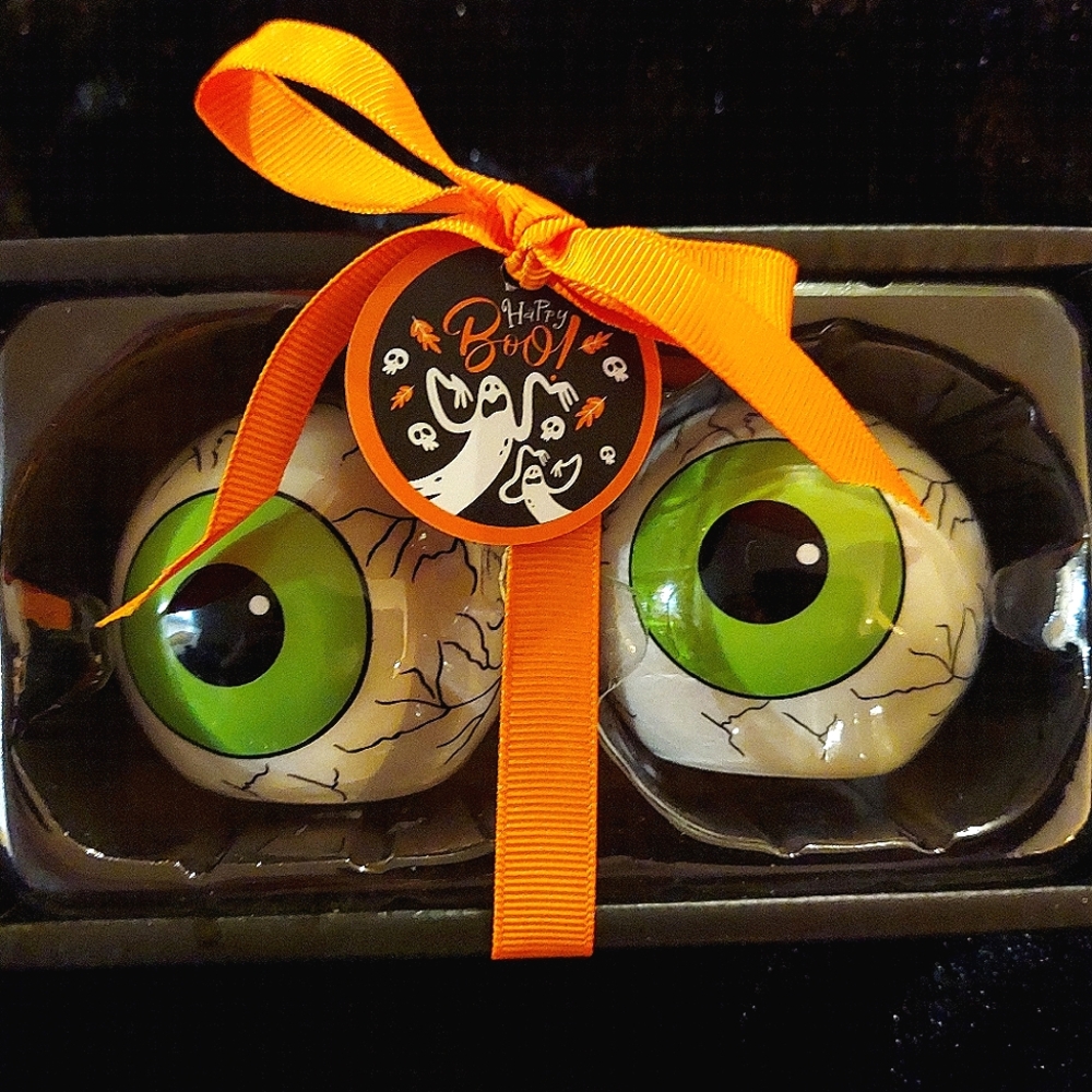 Blue Sky Clayworks eyeball salt pepper shaker Halloween